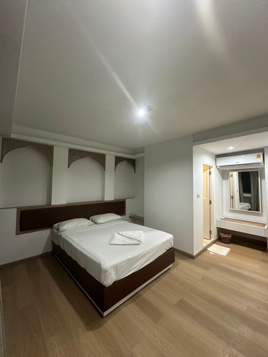 Royal Garden Home Hotel Бангкок Екстер'єр фото