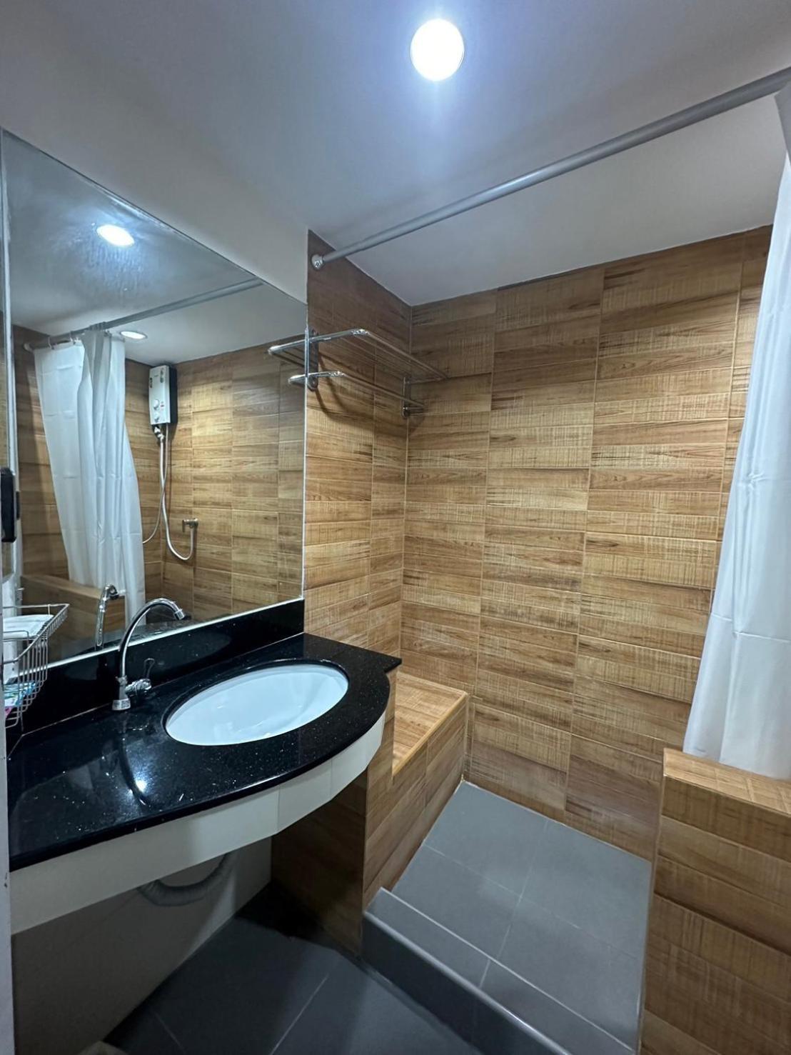 Royal Garden Home Hotel Бангкок Екстер'єр фото