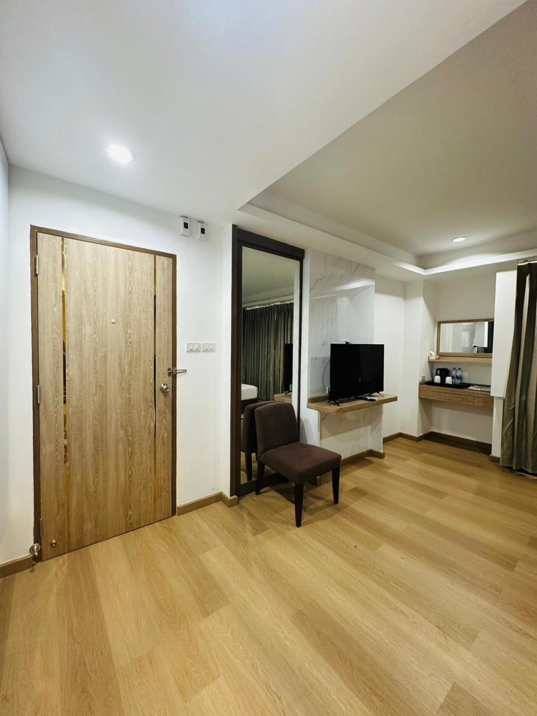 Royal Garden Home Hotel Бангкок Екстер'єр фото