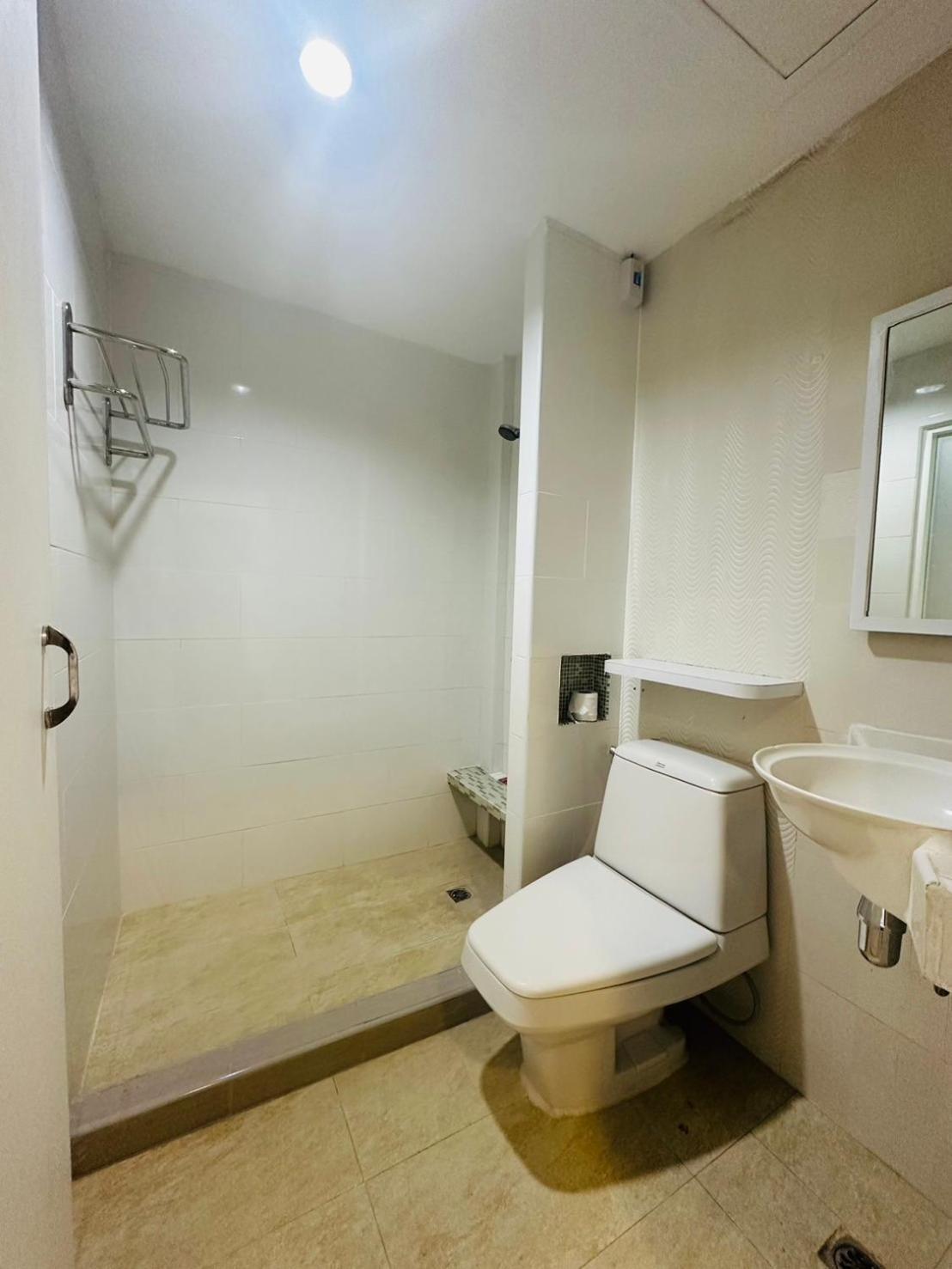 Royal Garden Home Hotel Бангкок Екстер'єр фото