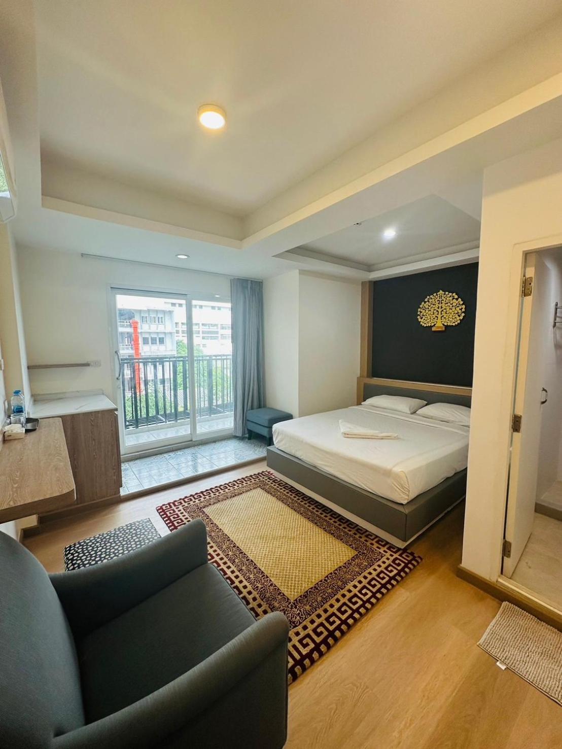 Royal Garden Home Hotel Бангкок Екстер'єр фото