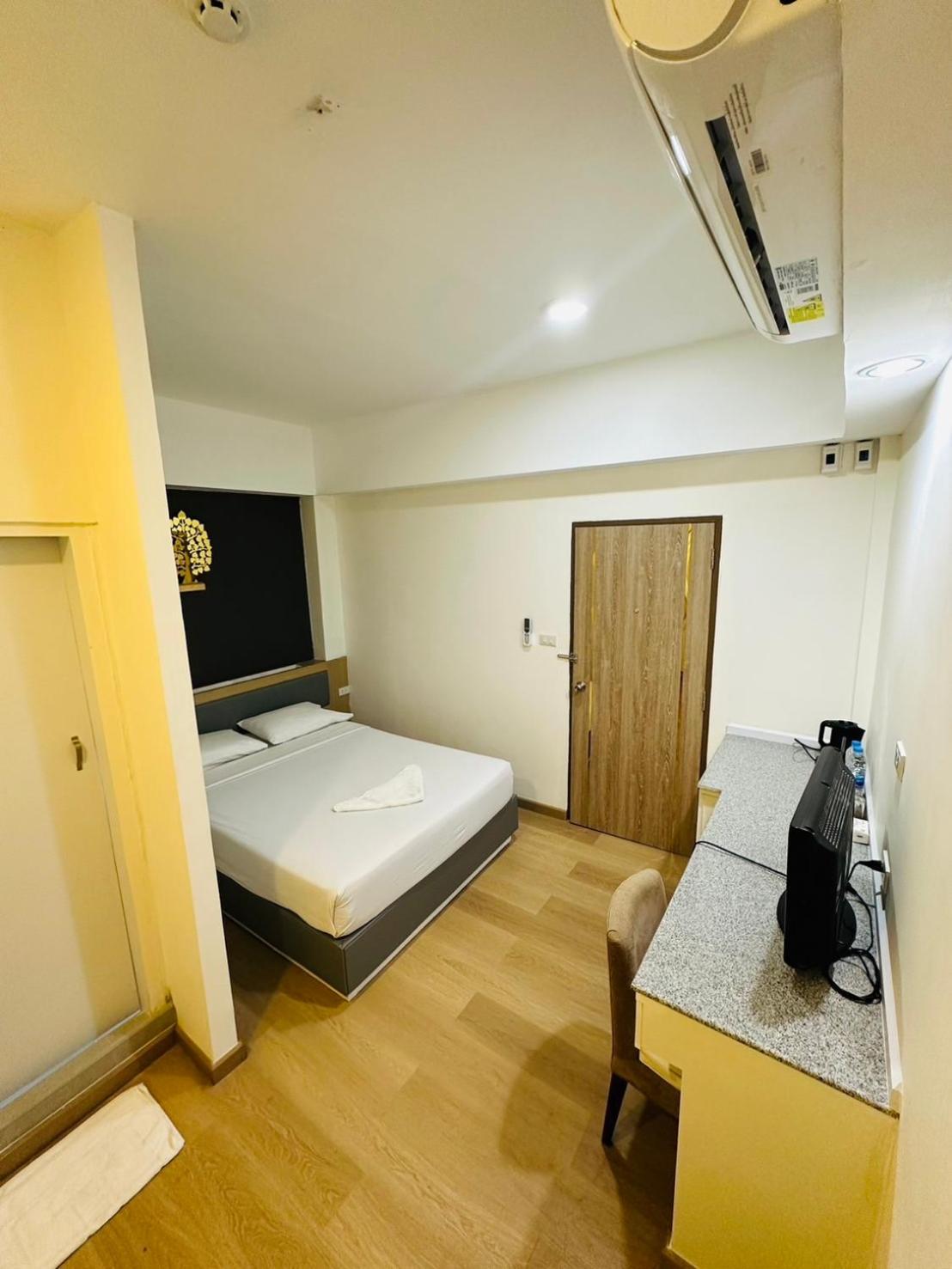 Royal Garden Home Hotel Бангкок Екстер'єр фото
