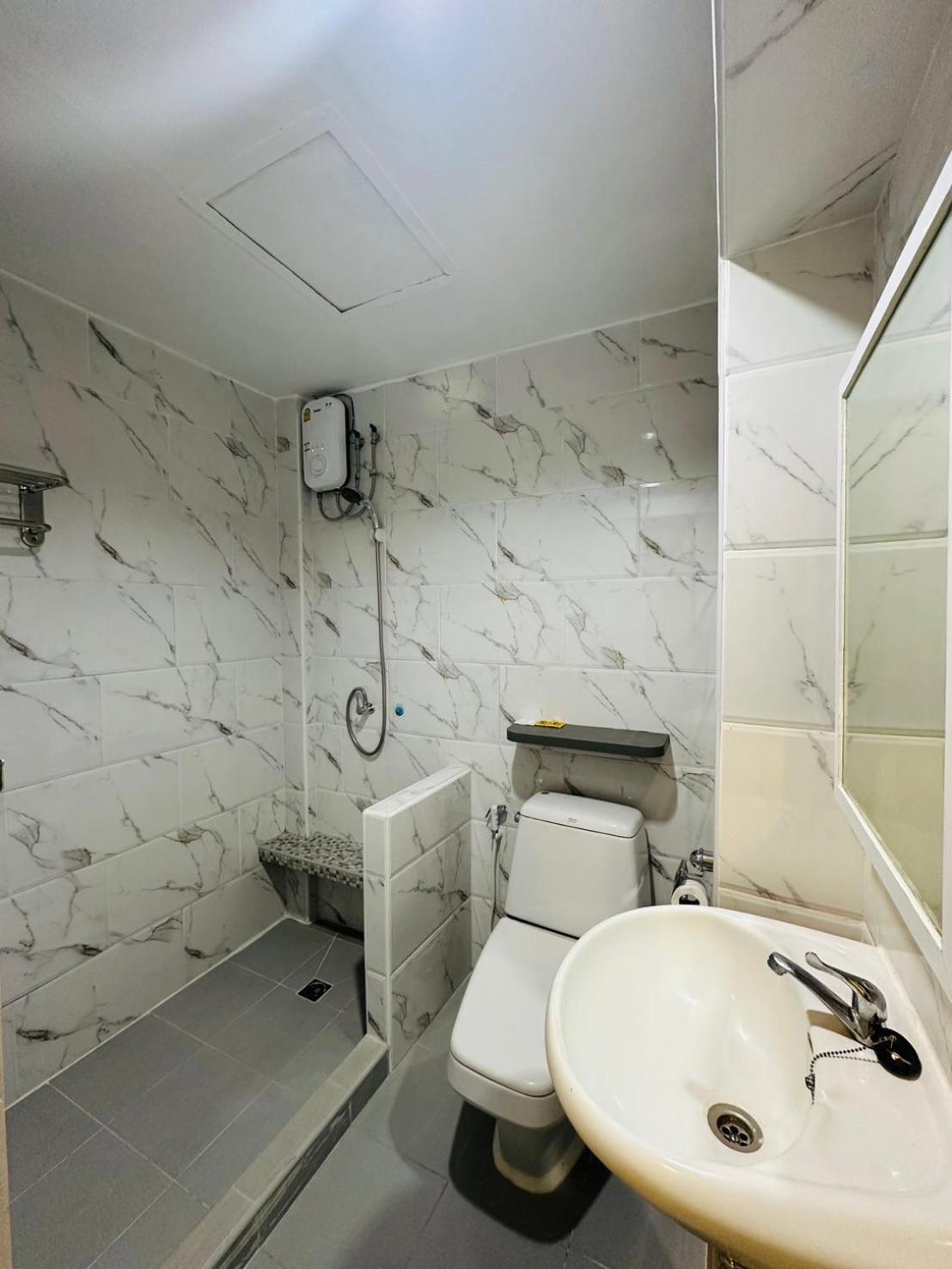 Royal Garden Home Hotel Бангкок Екстер'єр фото